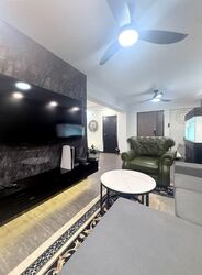 Blk 202A Compassvale South Gate (Sengkang), HDB Executive #566305361